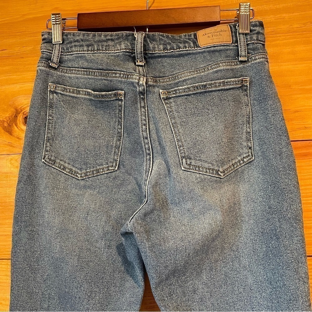 Abercrombie & Fitch Curve Love Distressed High Rise Mom Jeans 27 Short - Picture 4 of 9